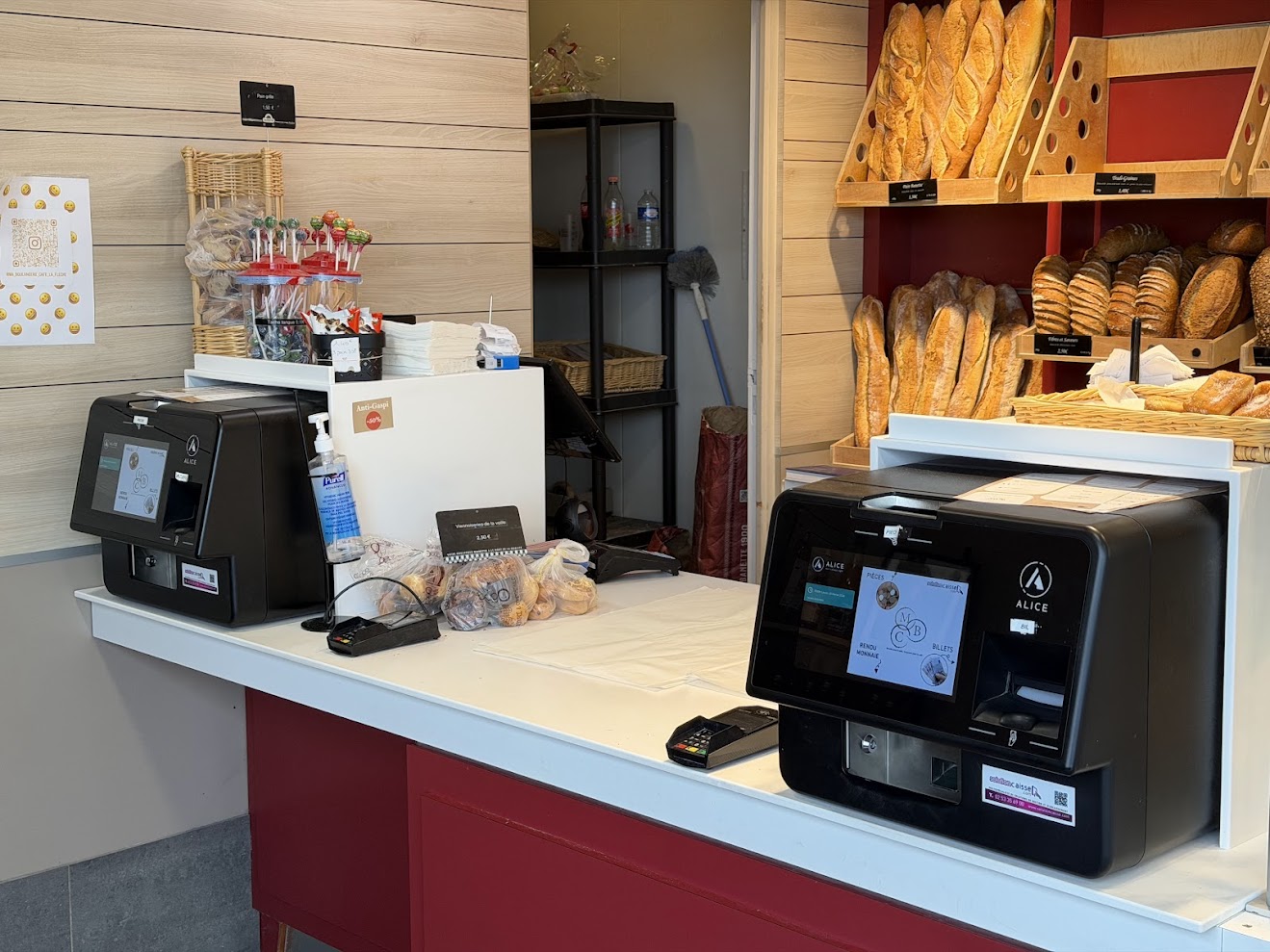 Monnayeur ALICE en service dans une boutique équipée par Solution Caisse