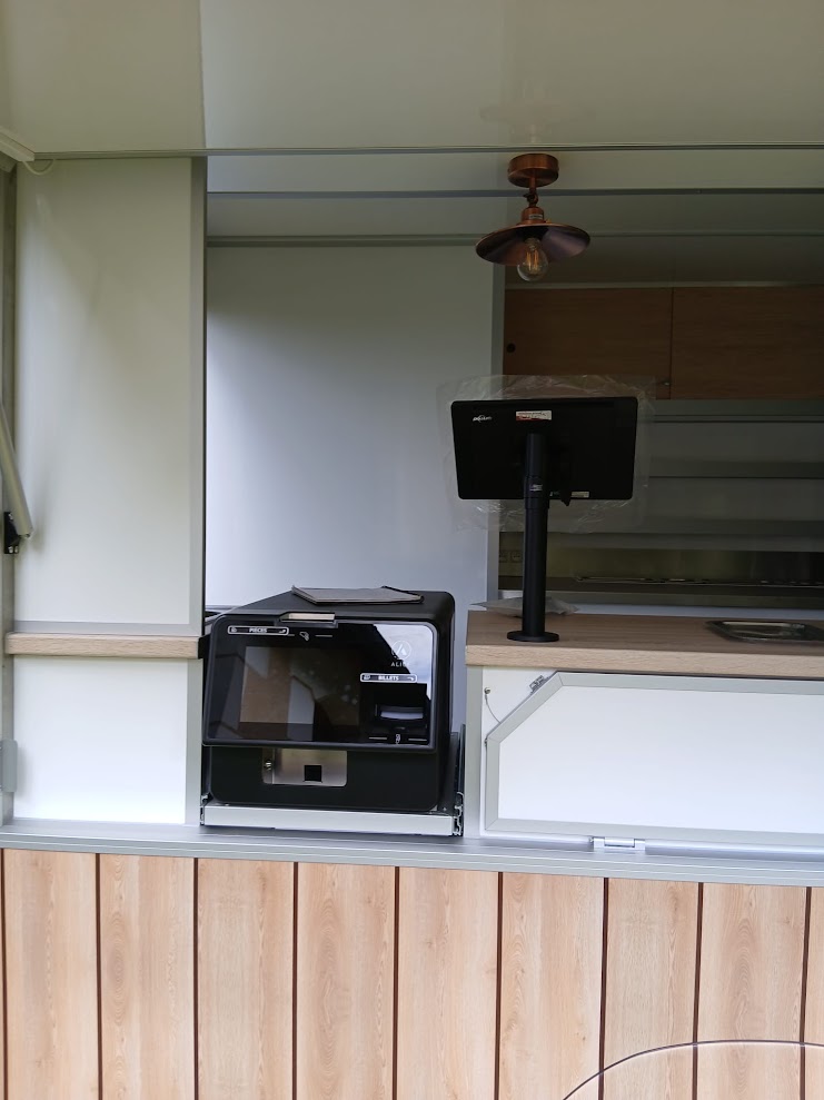 Monnayeur ALICE posé sur un comptoir côté client